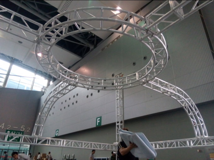 Aluminum Screw Circular Lighting Truss For Exhibition On Truss Top