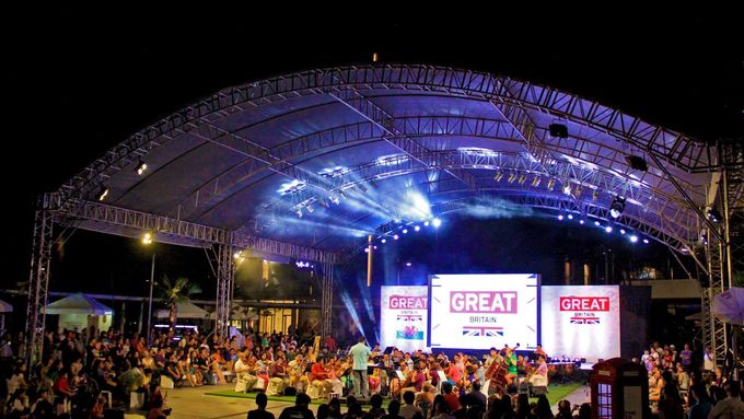 High Load Silver Modern And Strong Aluminum Stage Truss System 12m Length For Outside Show Events