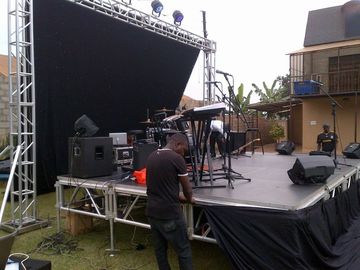 3 Level Adjustable Height 400KG Loading Capacity 4 X 8ft Anti-slip Waterproof Portable Stage Use in all kind of events